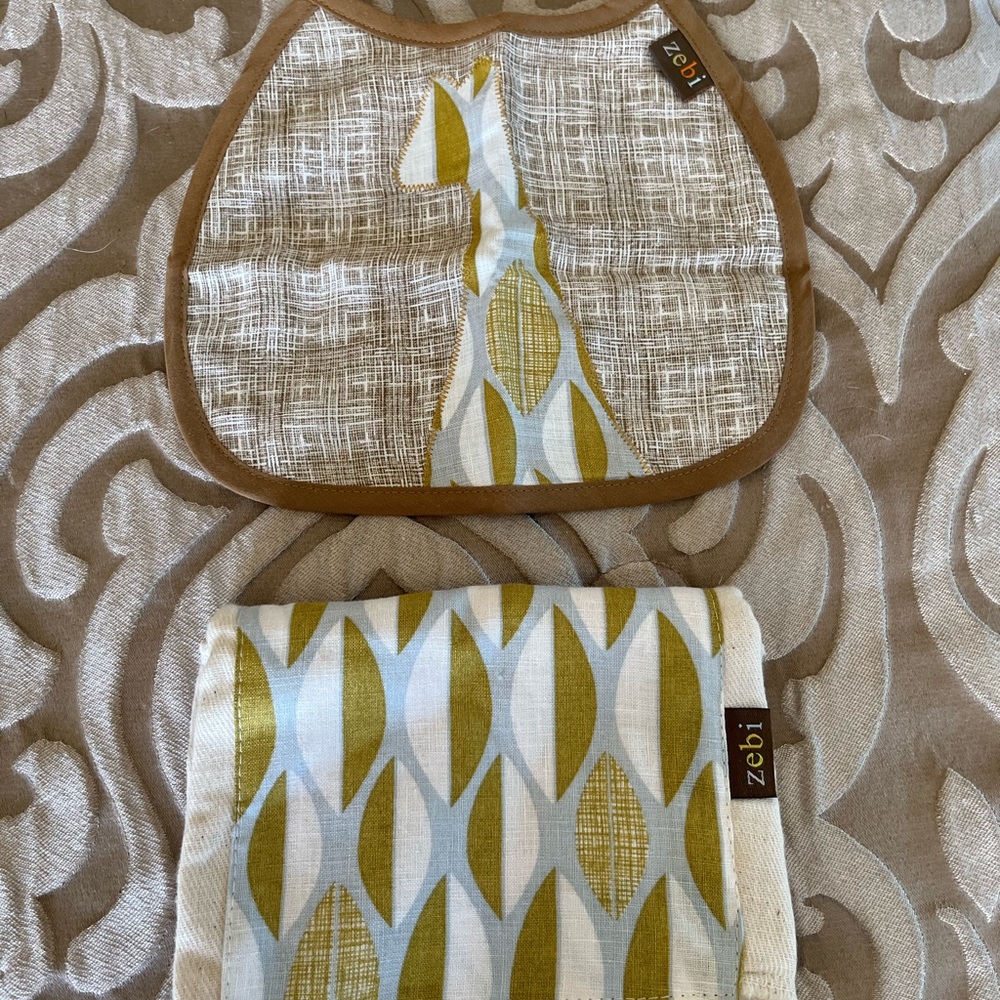 Bib and burp cloth -line gift set